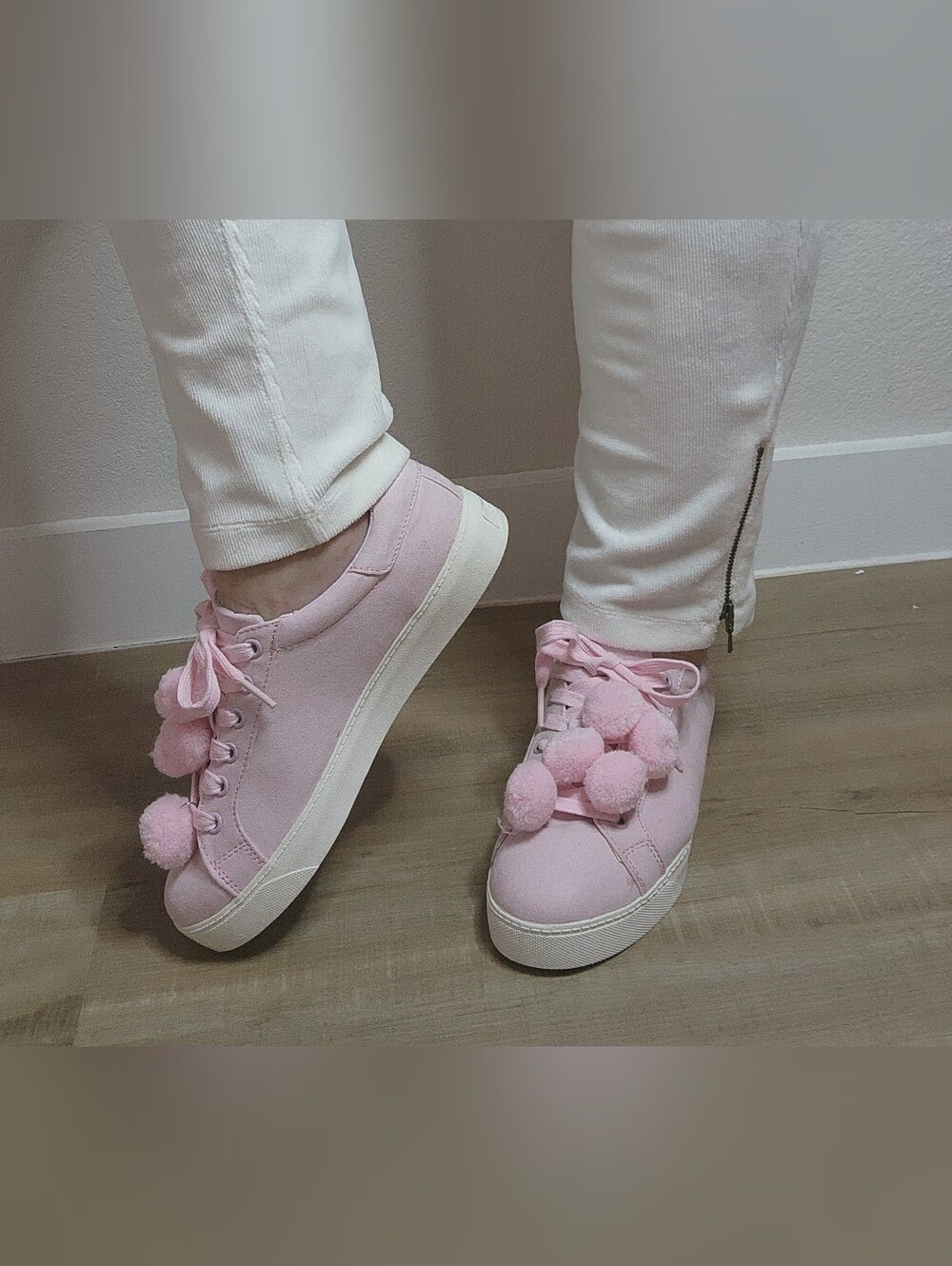 New Circus By Sam Edleman Women's Pink Sneakers With Pom Poms Size 6.5 US NWOT